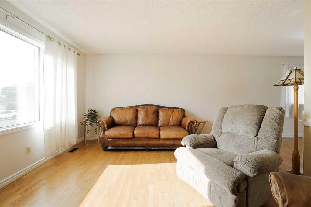 307 Cochrane Crescent