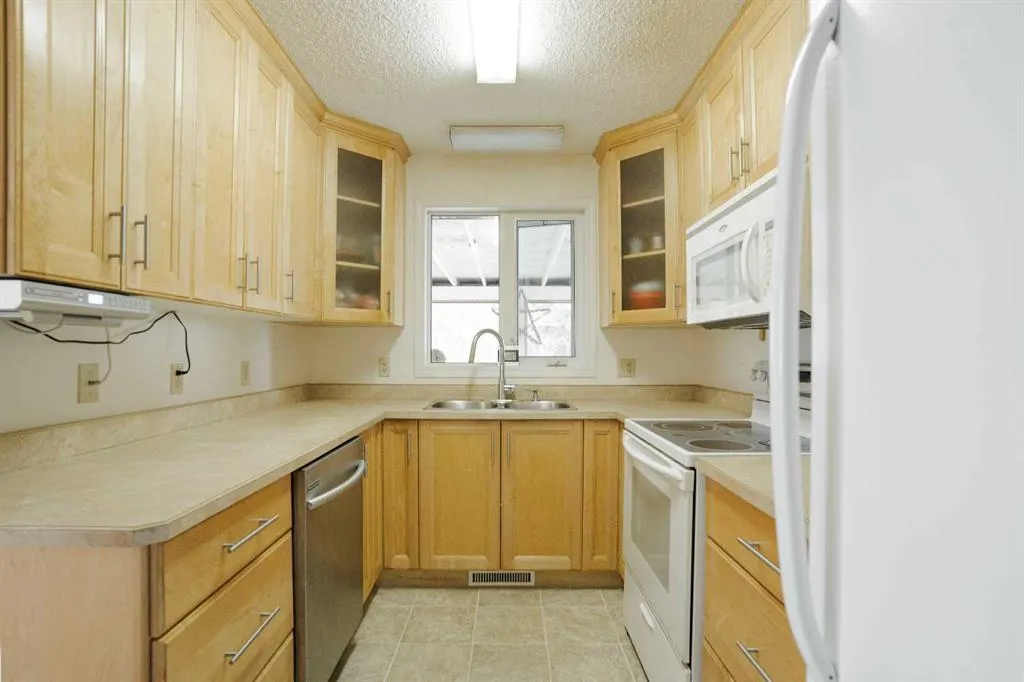 307 Cochrane Crescent
