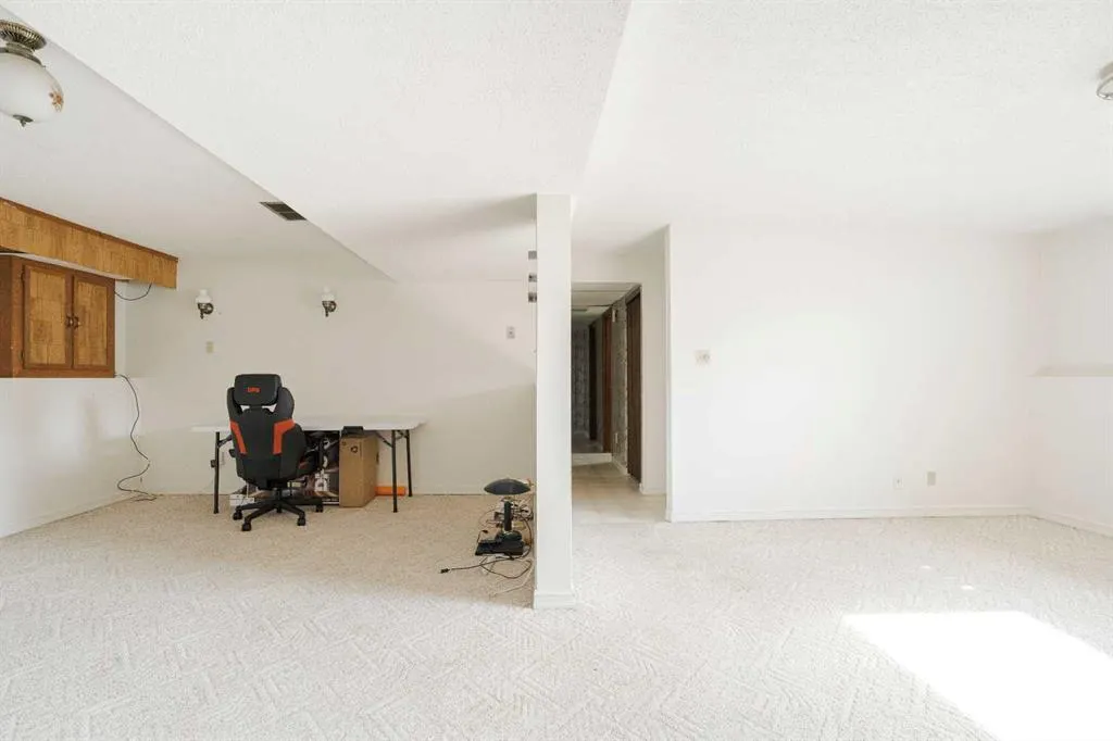 307 Cochrane Crescent