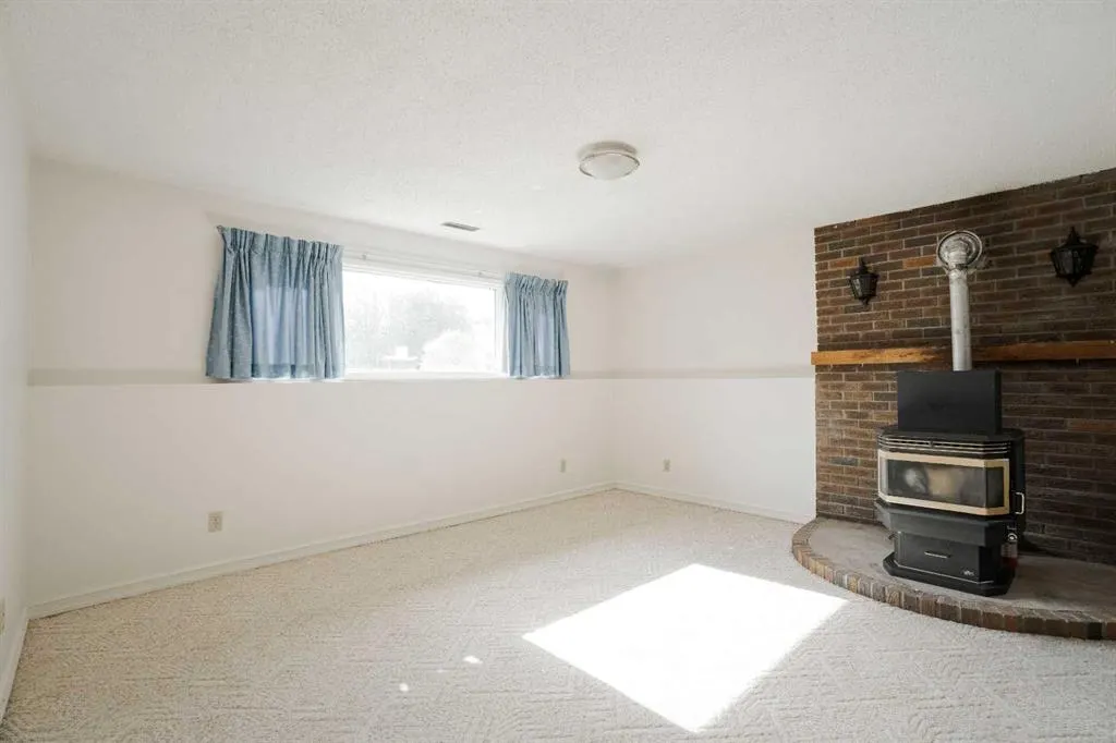 307 Cochrane Crescent