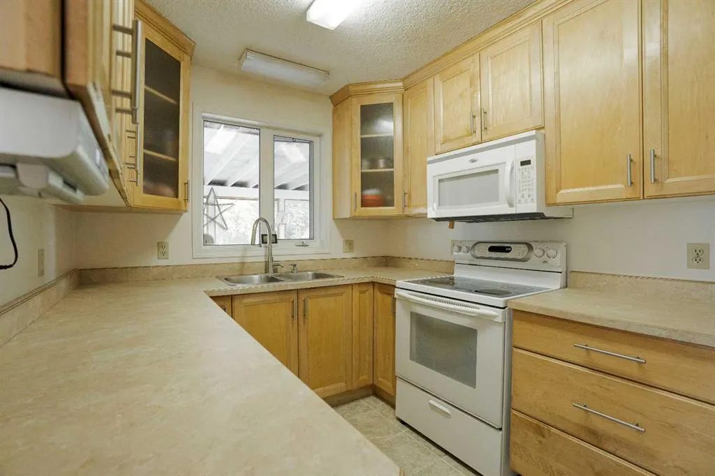 307 Cochrane Crescent