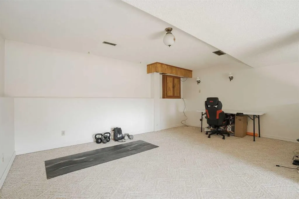 307 Cochrane Crescent