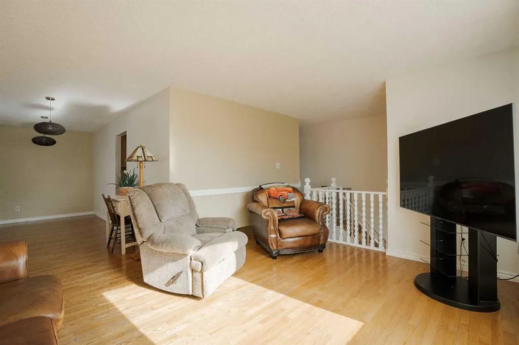 307 Cochrane Crescent