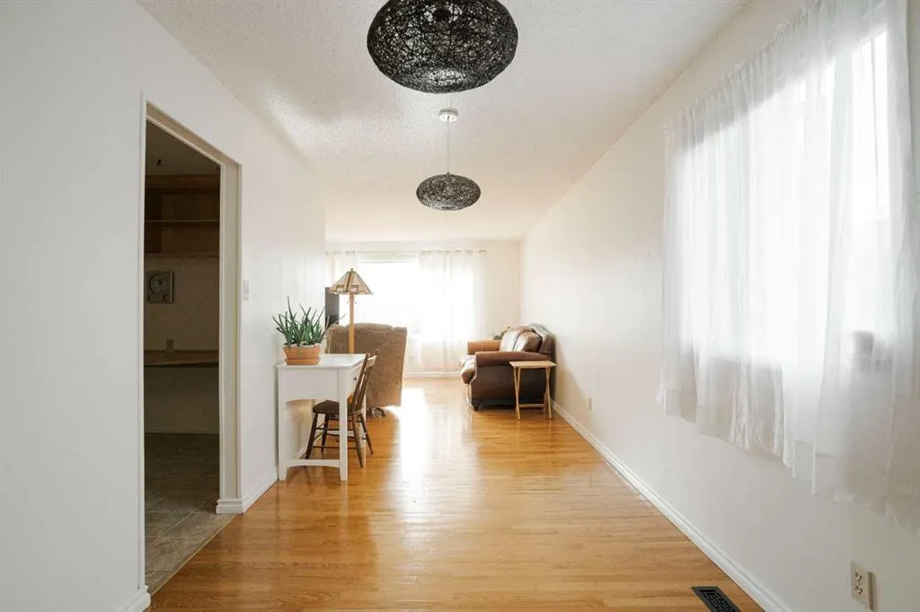 307 Cochrane Crescent