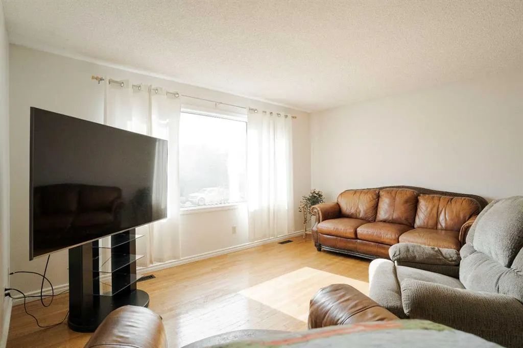 307 Cochrane Crescent
