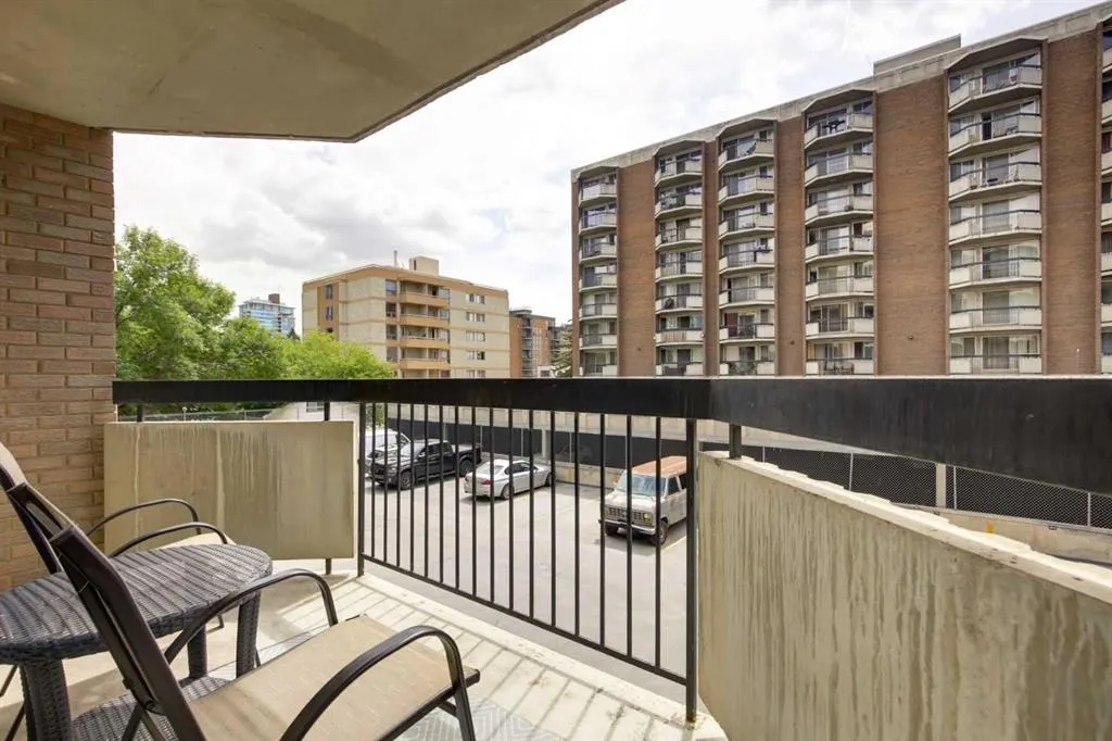 339 13 Avenue SW #207