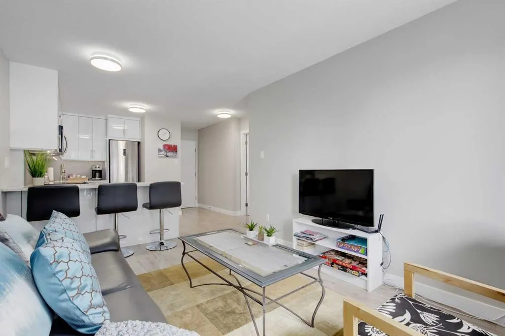 339 13 Avenue SW #207