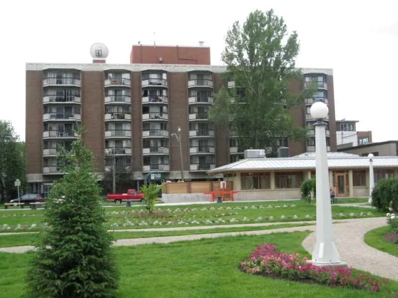 339 13 Avenue SW #207