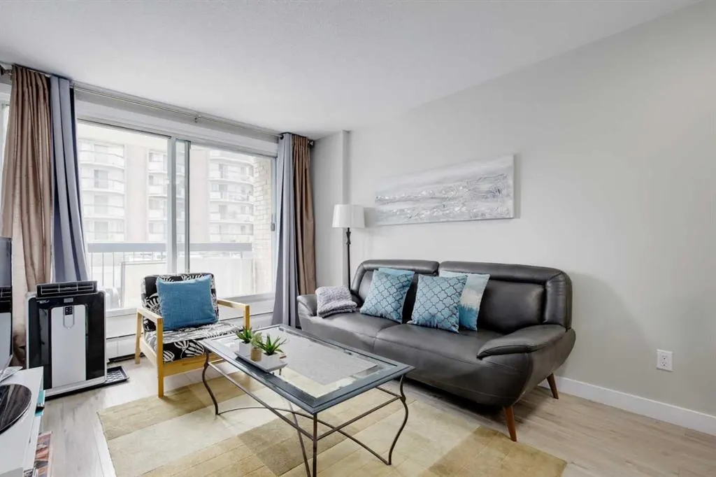 339 13 Avenue SW #207