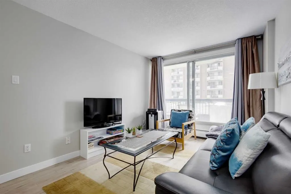 339 13 Avenue SW #207