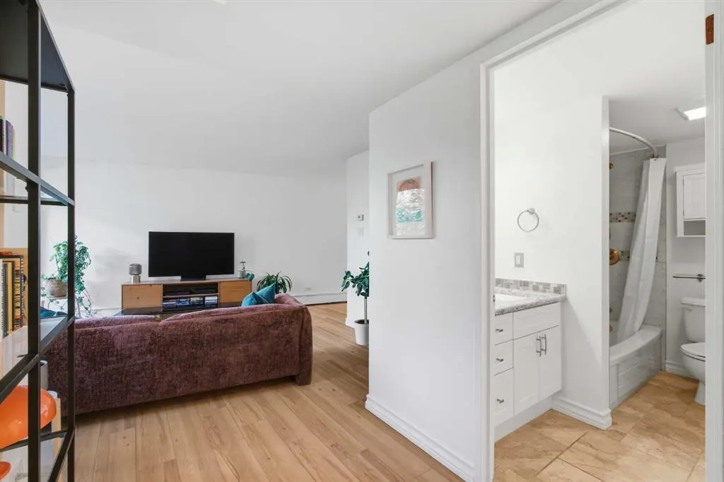 323 13 Avenue SW #203
