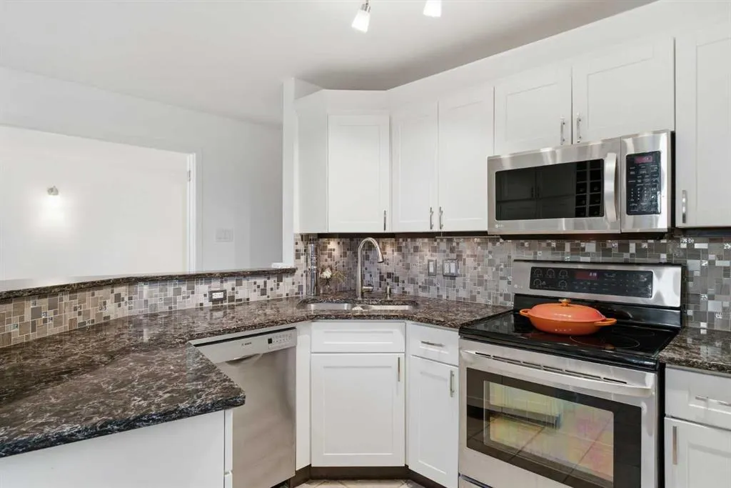323 13 Avenue SW #203