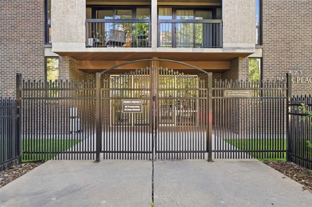 323 13 Avenue SW #203
