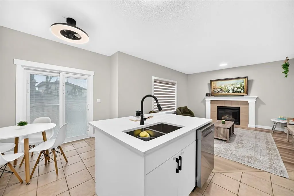 793 Luxstone Landing