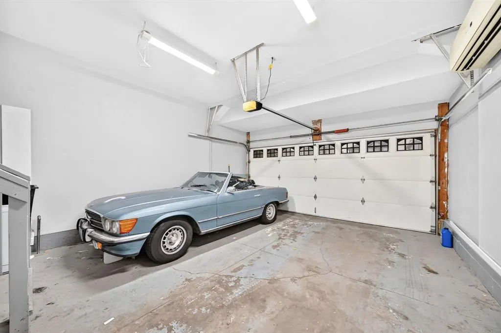 793 Luxstone Landing