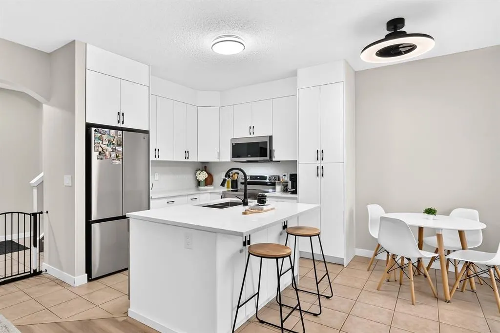 793 Luxstone Landing