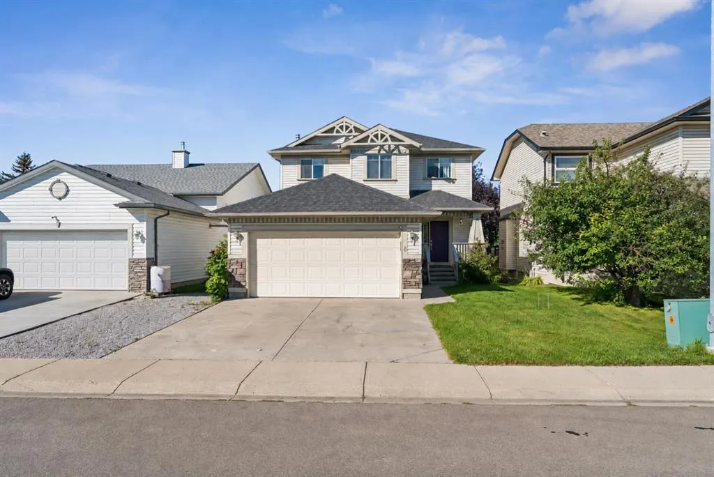 8 Fairways Place NW