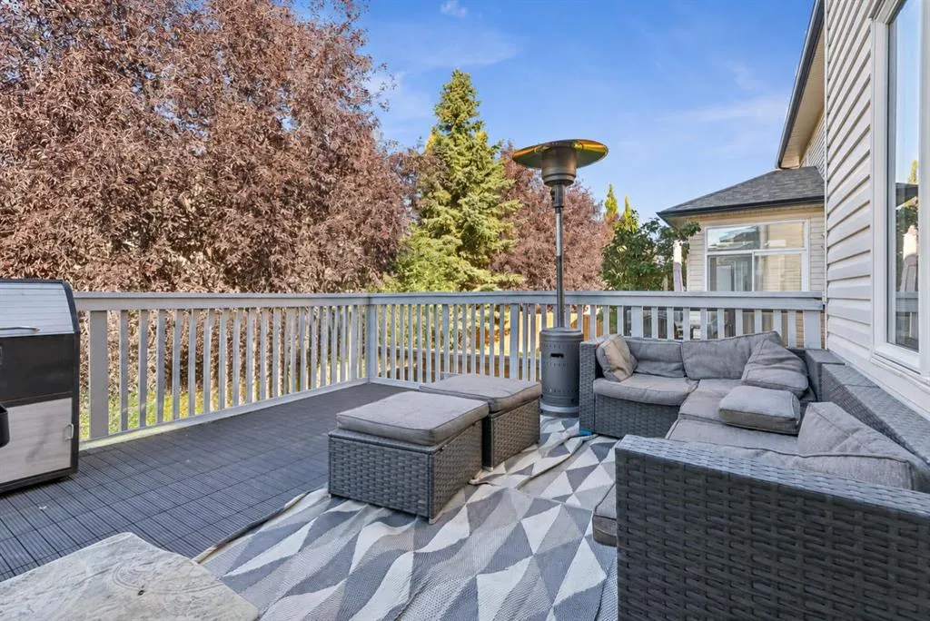 8 Fairways Place NW
