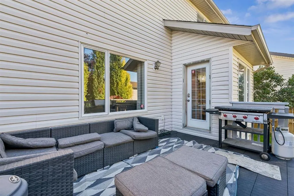 8 Fairways Place NW