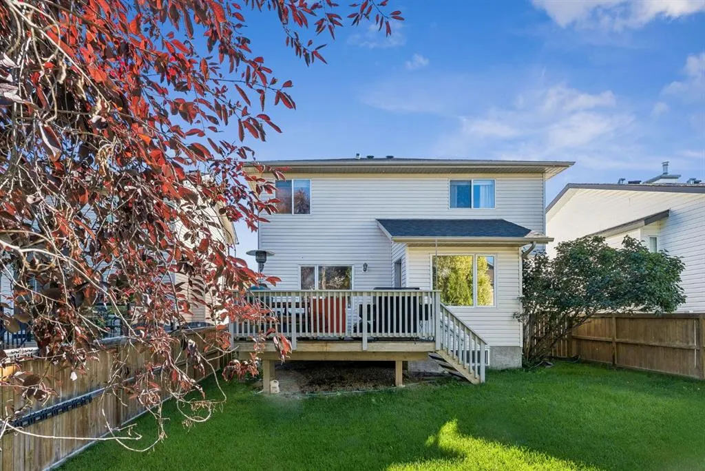 8 Fairways Place NW