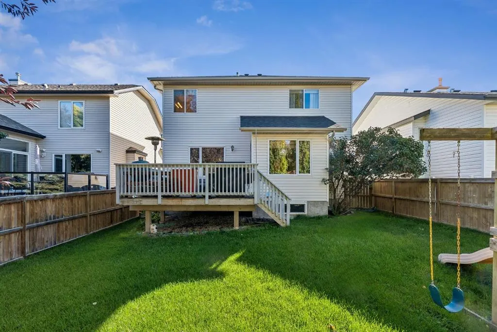8 Fairways Place NW