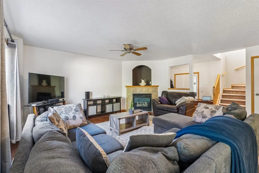 8 Fairways Place NW
