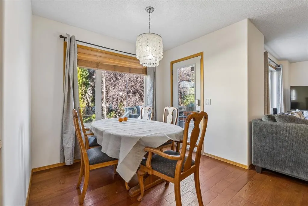 8 Fairways Place NW