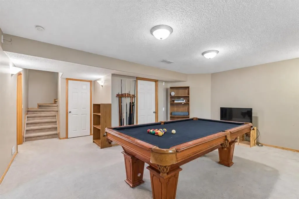 8 Fairways Place NW
