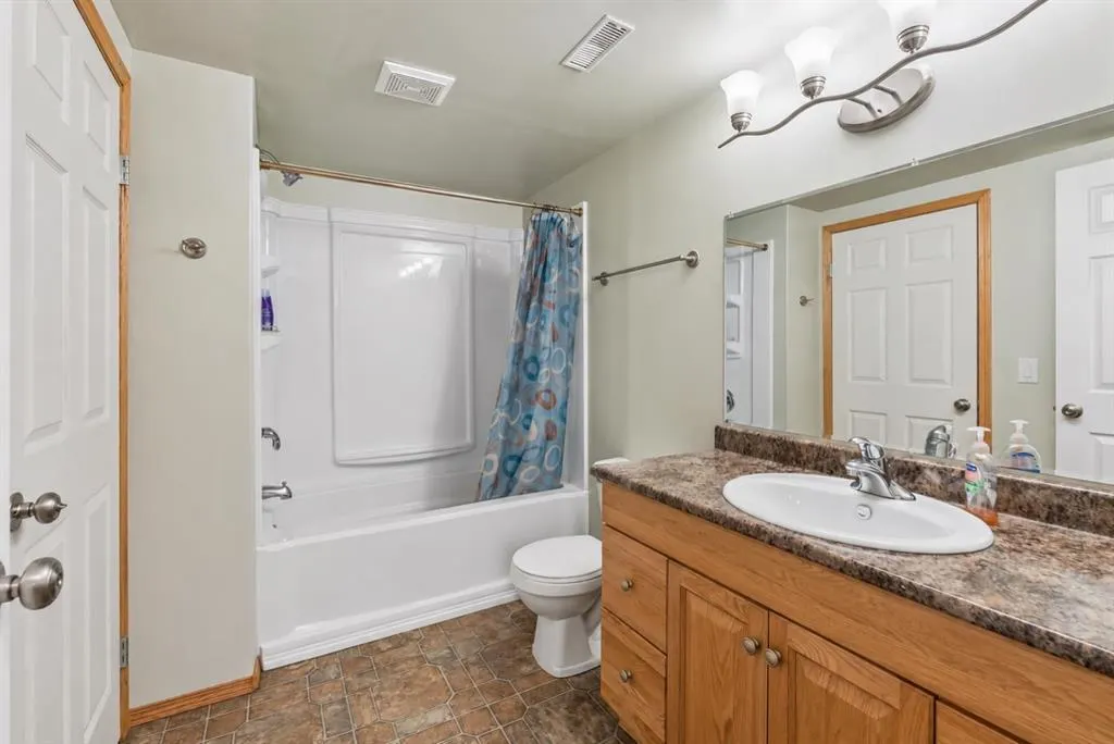 8 Fairways Place NW
