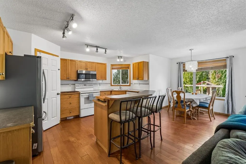 8 Fairways Place NW