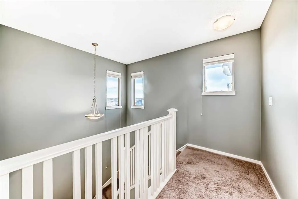 136 Sage Valley Drive NW