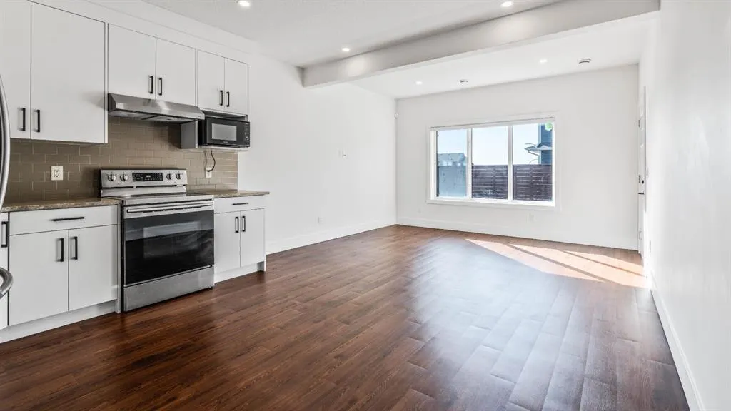 35 Carringvue Street NW