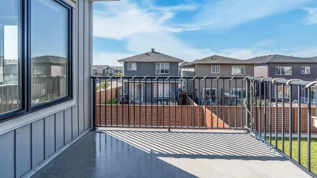 35 Carringvue Street NW