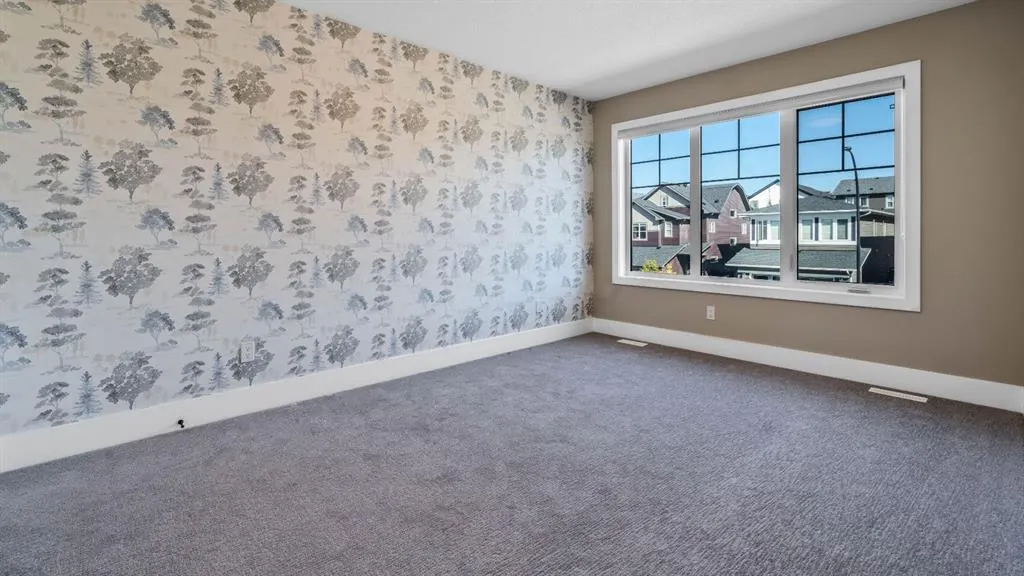 35 Carringvue Street NW