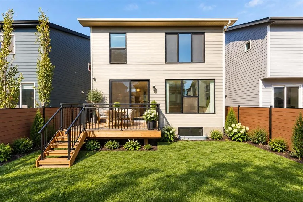 37 Rowmont Common NW
