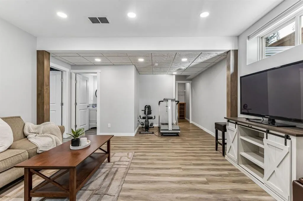 264 Riviera Way