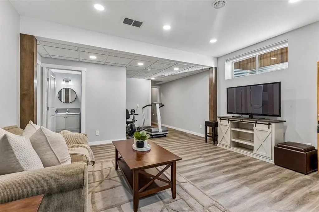 264 Riviera Way