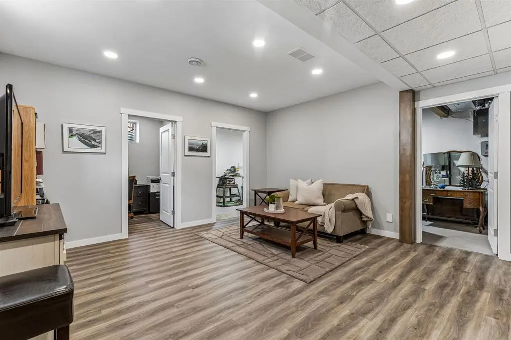 264 Riviera Way