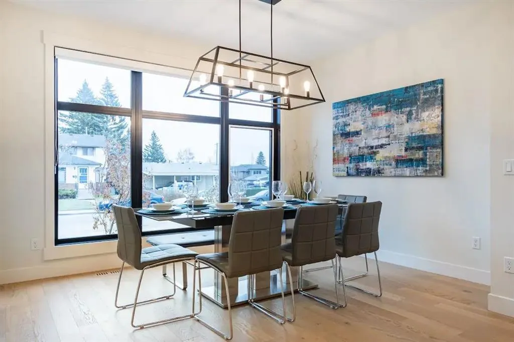 2433 30 Street SW