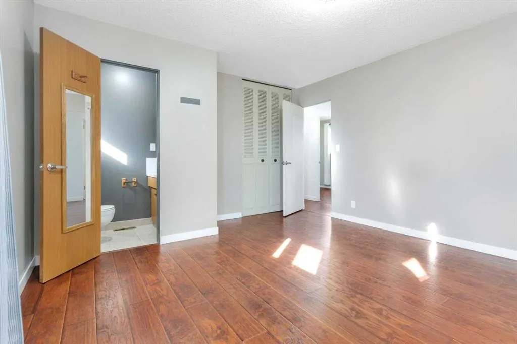 5 Ward Crescent N
