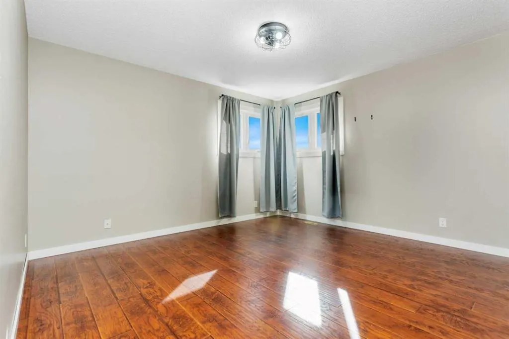 5 Ward Crescent N
