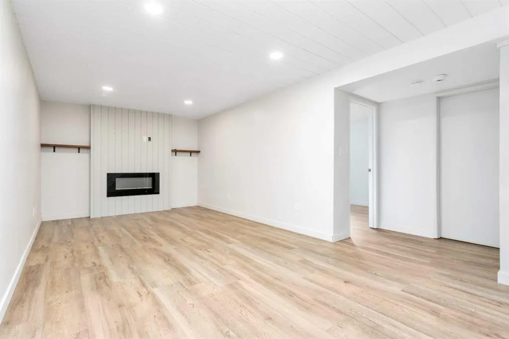 5 Ward Crescent N