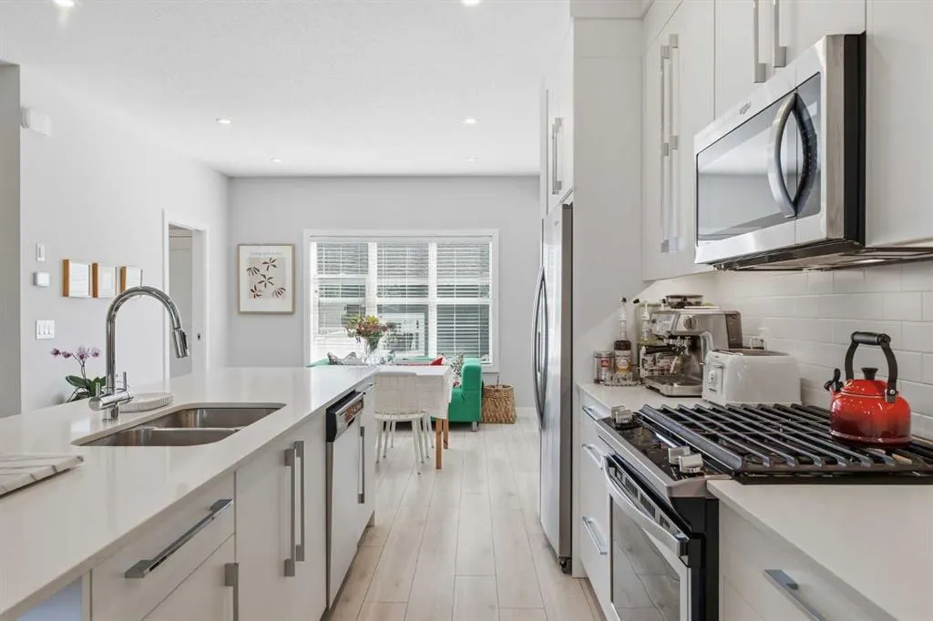 416 West Lakeview Drive