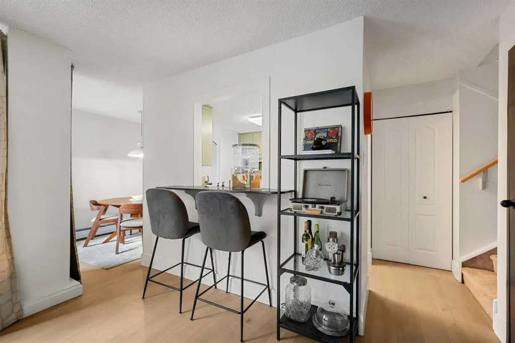 1123 13 Avenue SW #106