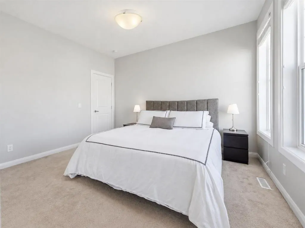 6 Evanscrest Heights NW