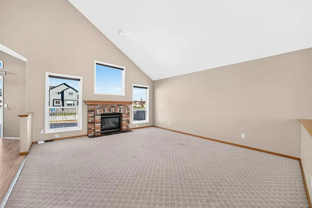 12 Welshimer Crescent NE