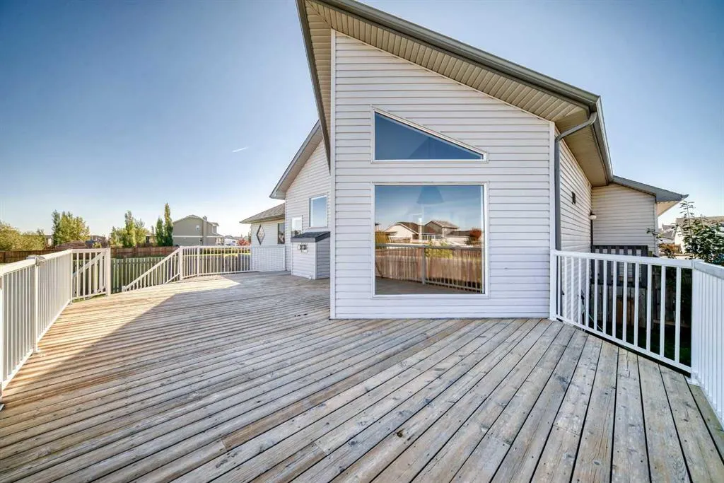 12 Welshimer Crescent NE