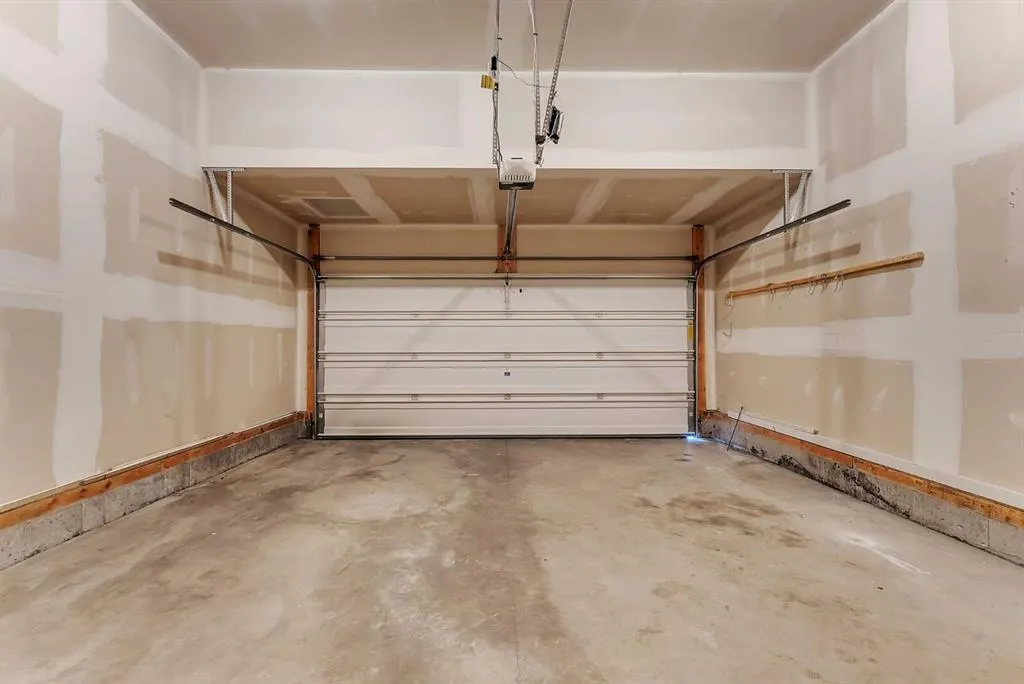 31 Corner Meadows Grove NE