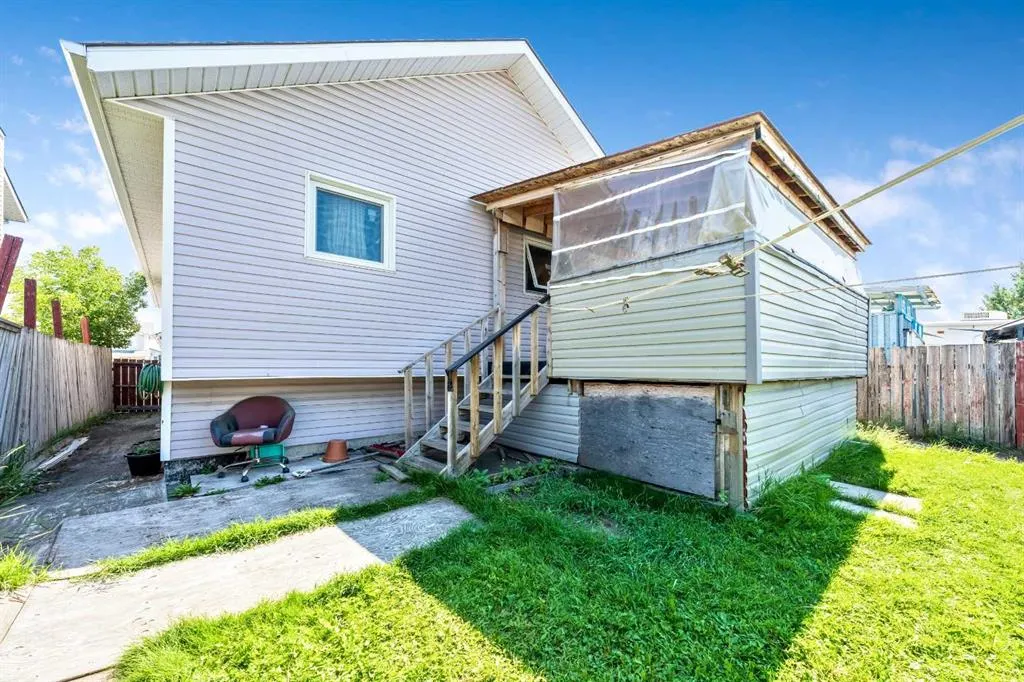 318 Applewood Drive SE