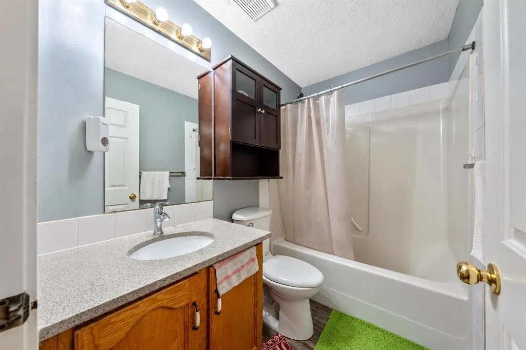 318 Applewood Drive SE